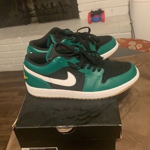 Jordan 1 Low SE in Green/Yellow/Black size 9 men’s